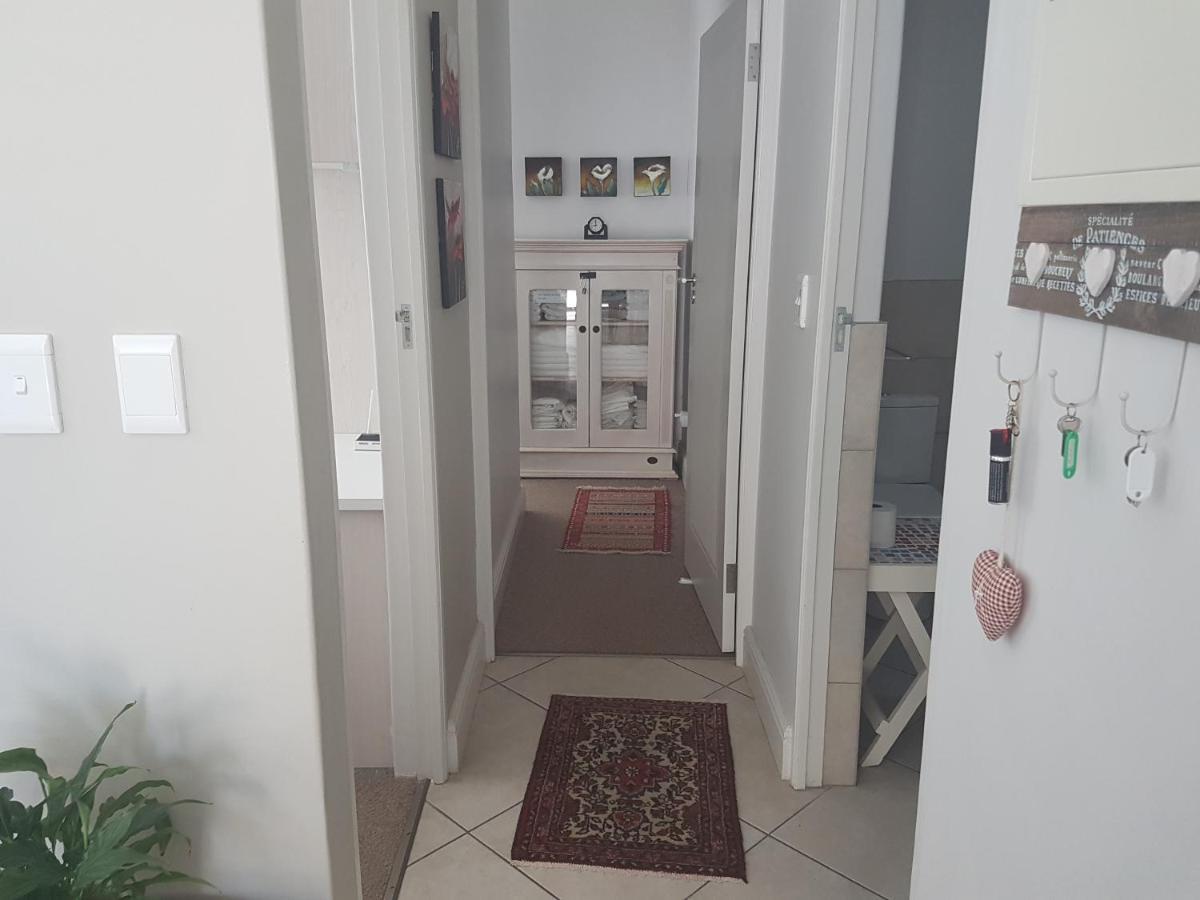 Modern, Centrally Located Dorp Street Apartment Stellenbosch Exterior photo