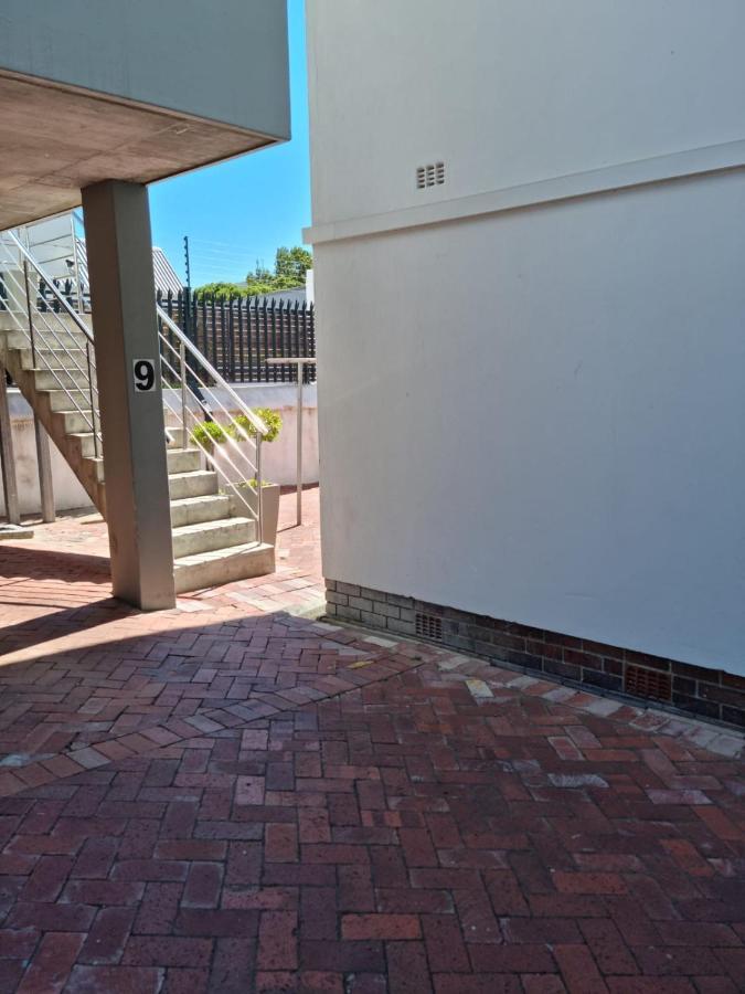 Modern, Centrally Located Dorp Street Apartment Stellenbosch Exterior photo