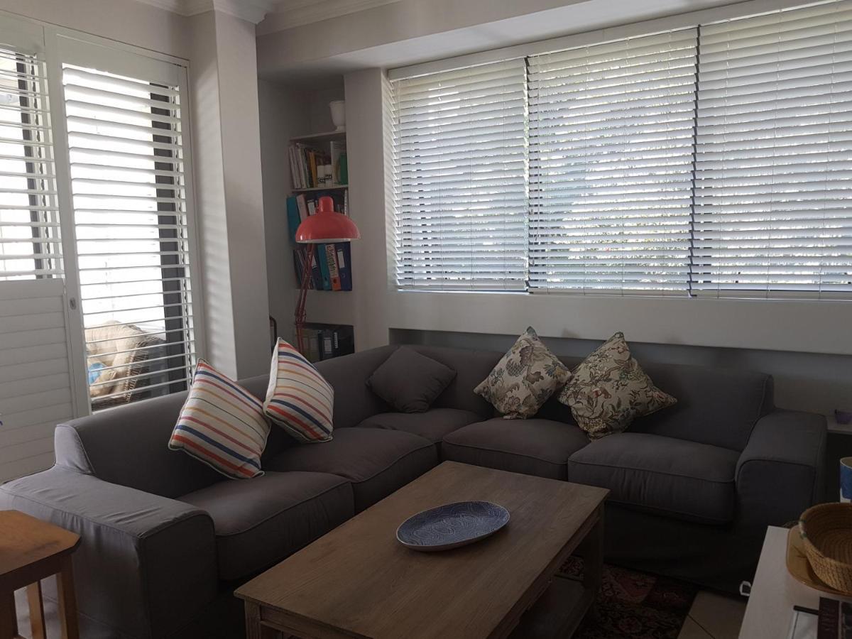 Modern, Centrally Located Dorp Street Apartment Stellenbosch Exterior photo